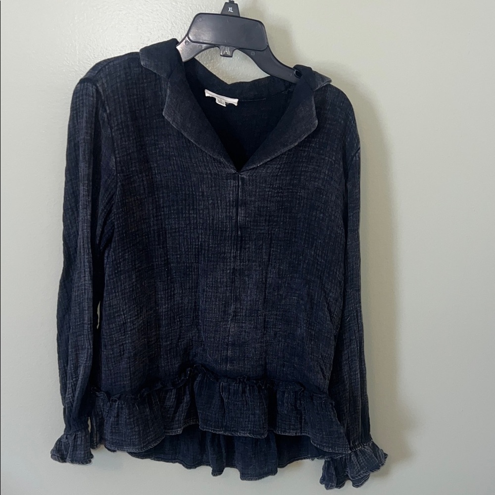 Women’s Textured Long-Sleeve Ruffle Hem Top - Black